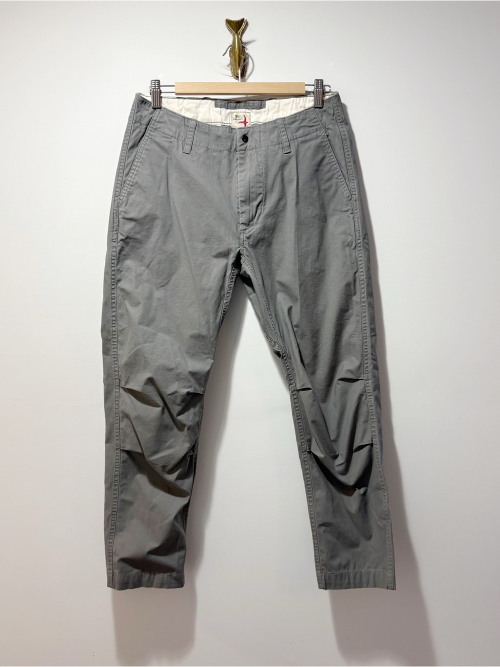 Relwen Flyweight Flex Chino Pant Size 30 Charcoal Gray Lightweight Pleated Knee